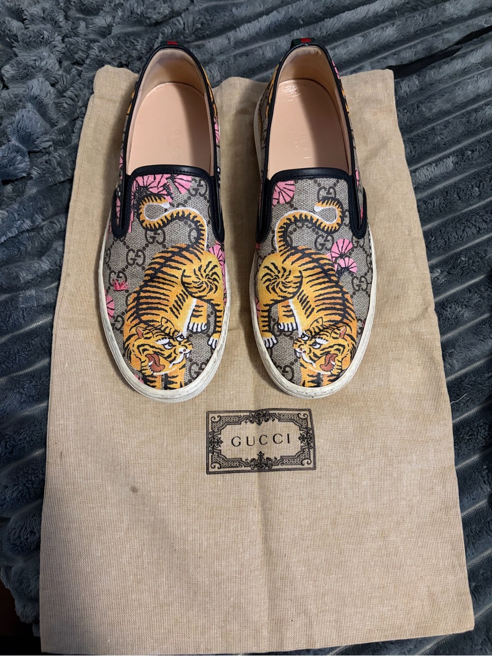 Gucci Kids Slip-On Sneakers in Beige, Yellow & Pink Tiger Print - Picture 2 of 4